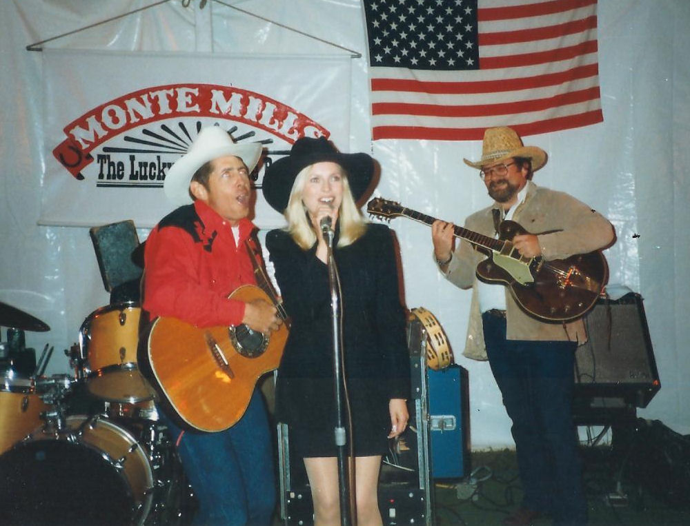 Charlie's Angels star Cheryl Ladd singing with Monte