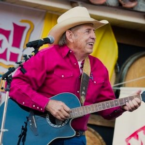 Monte Performing at fair